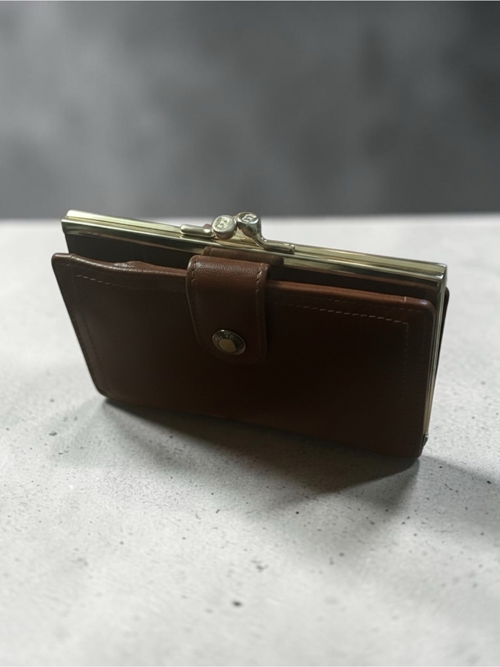 Vintage Bally Two-Tone Pebbled Leather Kiss-Lock Wallet Italian Luxury - Picture 4 of 13